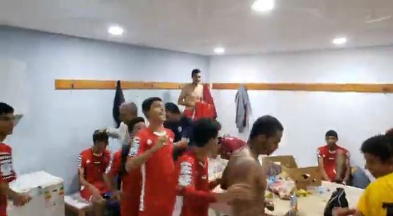 هكذا احتفى لاعبو المنتخب الوطني بالتأهل إلى نصف نهائي كأس العرب (فيديو)