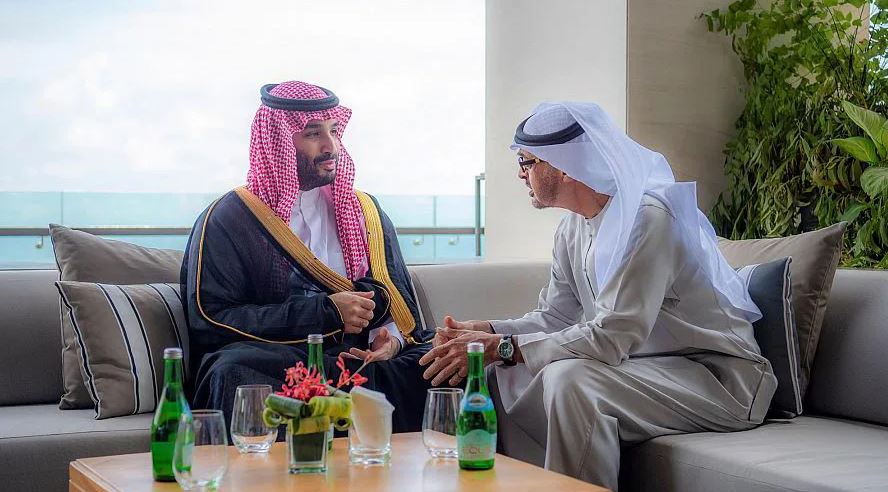 شاهد قبل الحذف.. مسؤول حكومي يسرب فضيحة مجلجلة للتحالف (فيديو)