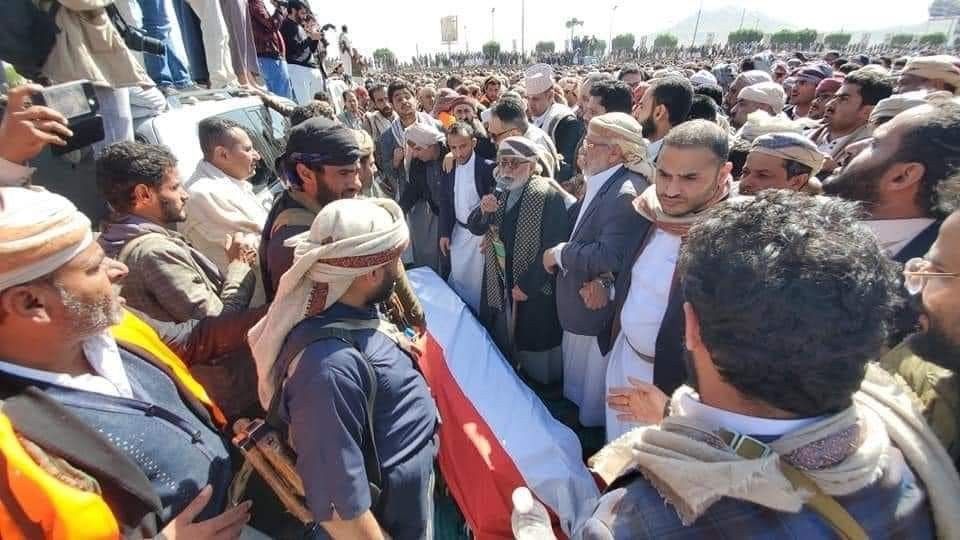 حصريا .. حادث مفاجئ في تشييع الشيخ صادق (صور)