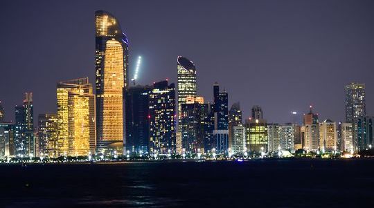 الامارات تتلقى هجوما مباغتا من هذه الدولة (فيديو)