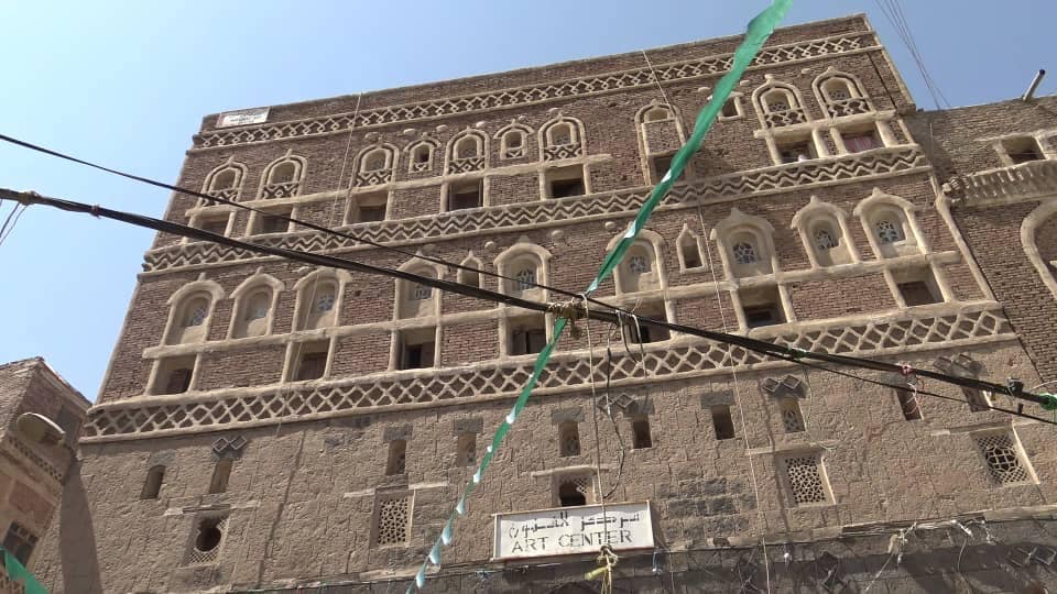 الحوثيون ينتزعون اول مبنى اثري صادره 