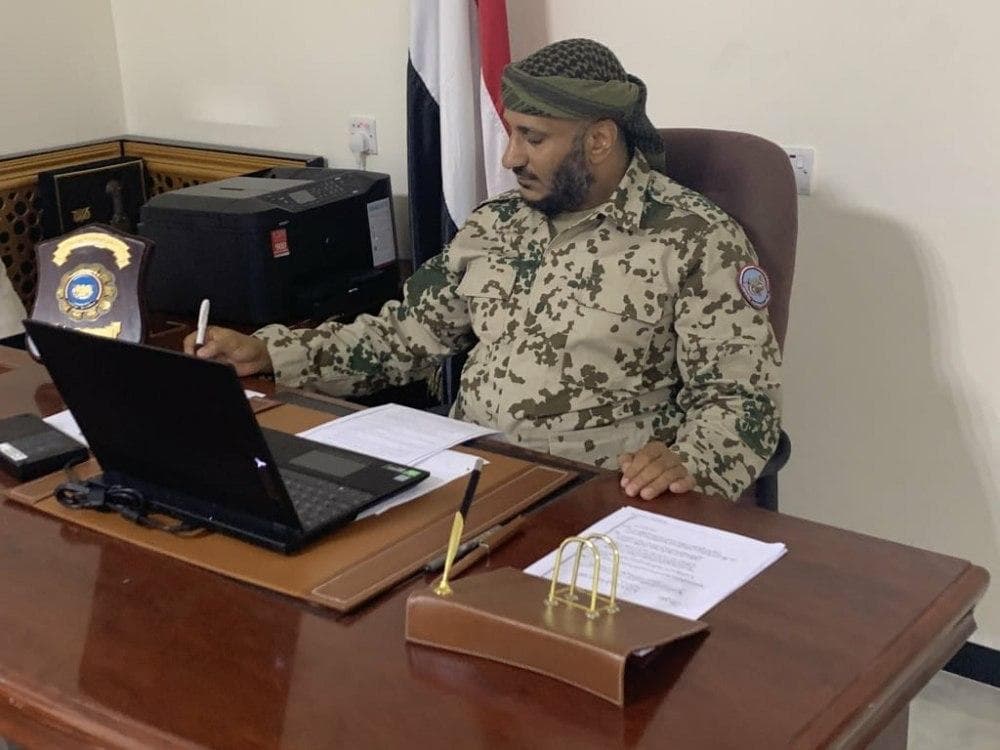 طارق عفاش يستفز تعز بنشر هذه الصورة 