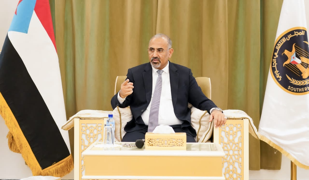 الزُبيدي يرد على طارق عفاش بهذا الاجراء 