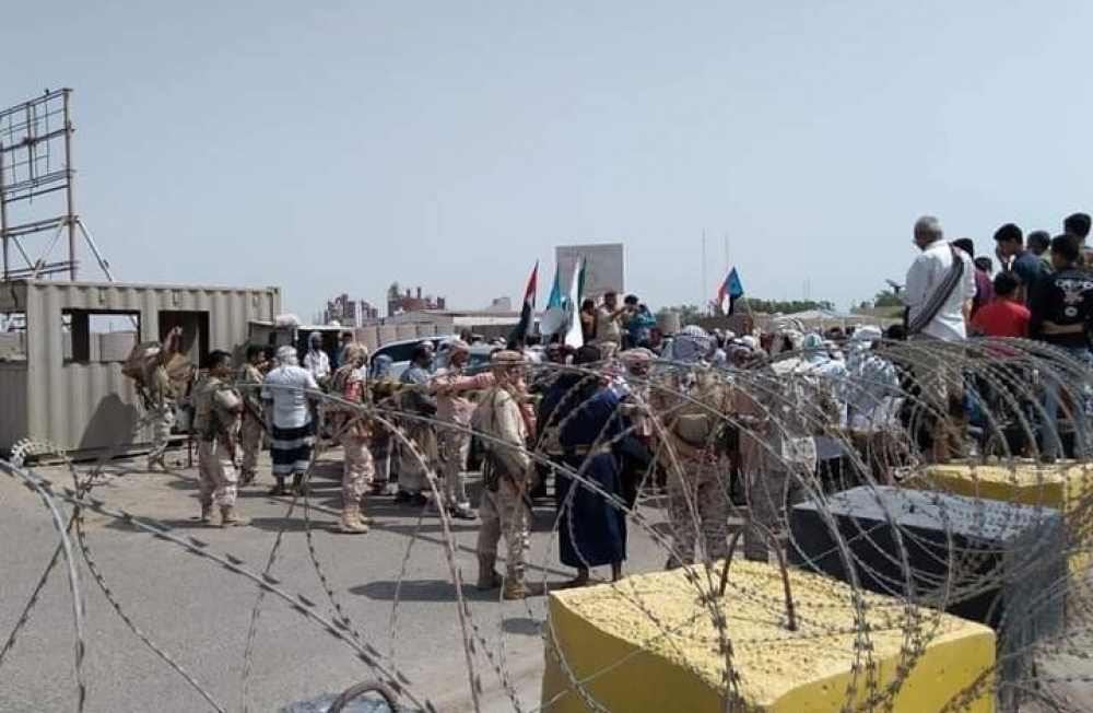 قوات الجيش تتأهب لتحرير عدن بدعم سعودي 