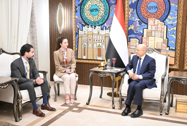 العليمي يؤيد الحرب على ايران 