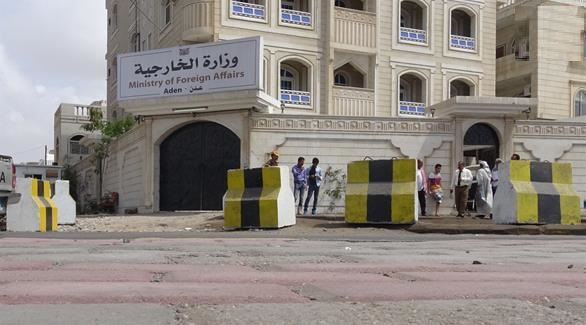 أول رد حكومي على تهنئة رئيس "حماس" لجماعة الحوثي