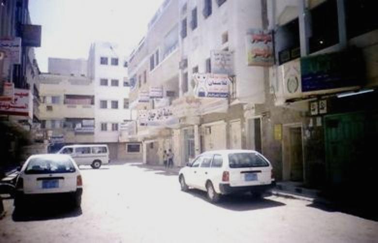 إغلاق العيادات الخاصة في عدن 