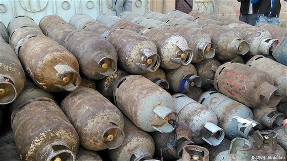 الحوثيون يوقفون توزيع اسطوانات الغاز