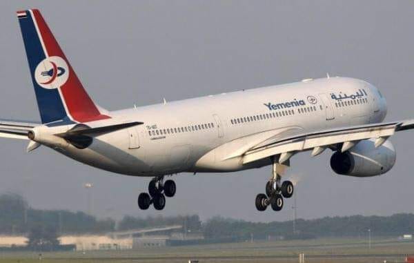 حدث مفاجئ يرافق اولى رحلات مطار صنعاء (فيديو)
