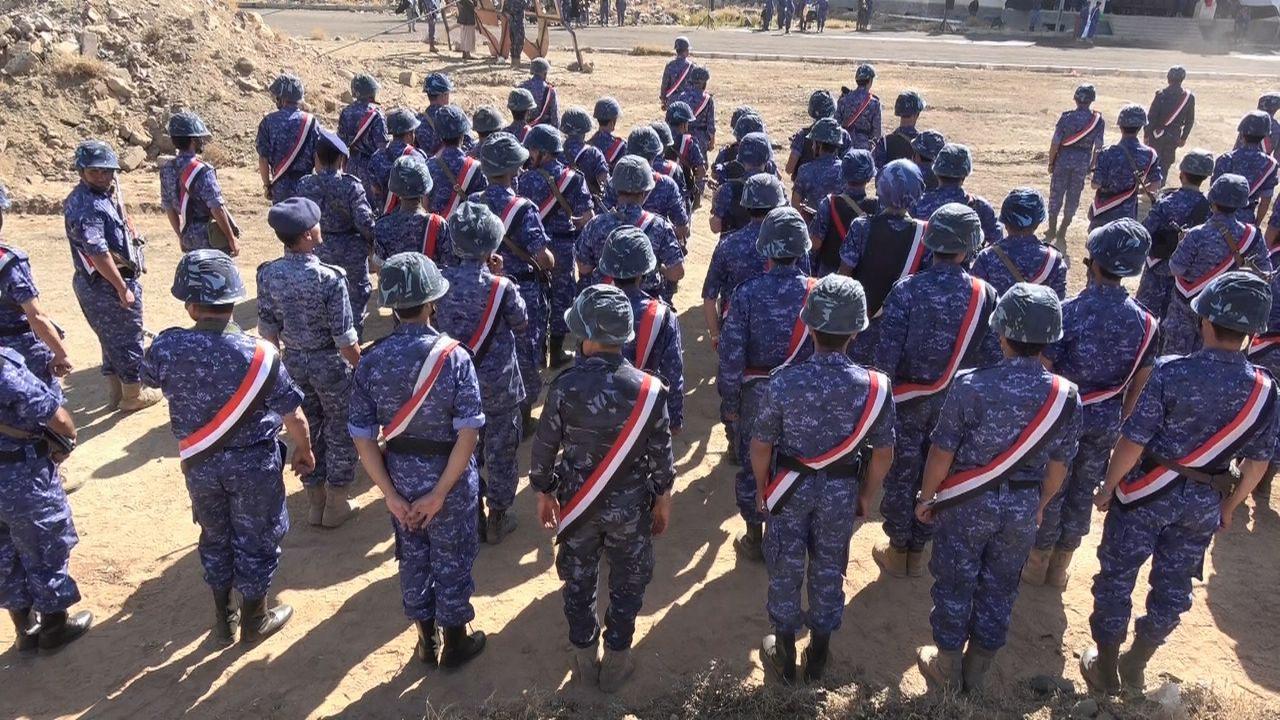 الحوثيون يفصلون 20 جنديا بصنعاء لهذا السبب (اسماء)