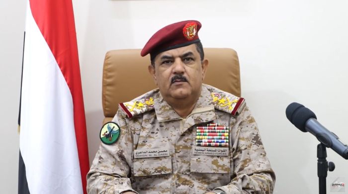 وزير الدفاع يؤكد خيانة حراس طارق عفاش (فيديو)