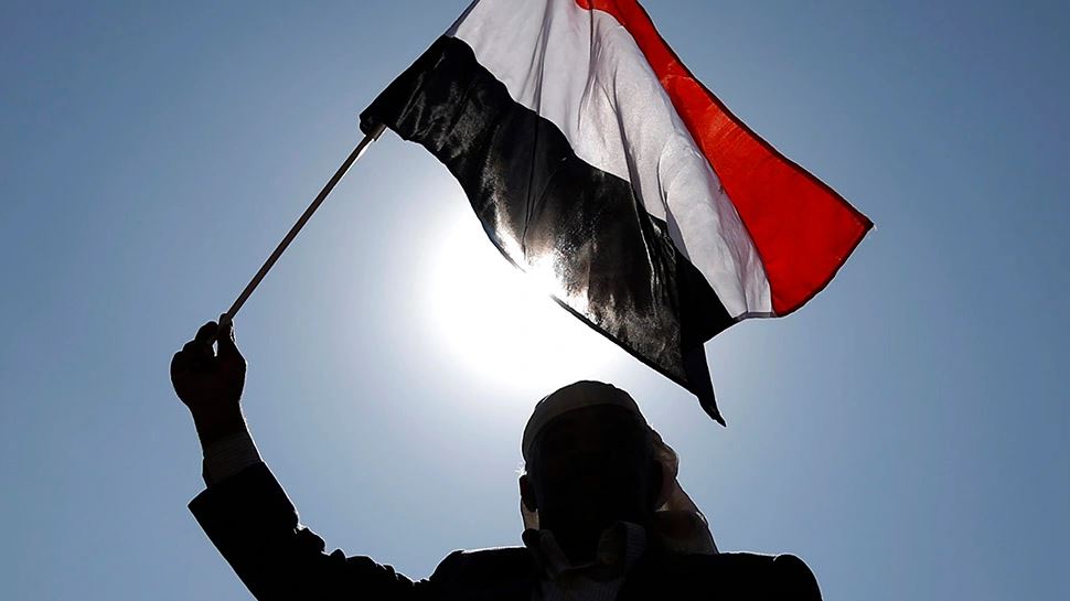 سياسي بارز يكشف مفاجأة صادمة لجميع اليمنيين (بيان)