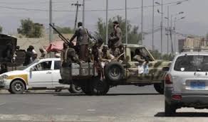 الحوثيون يعتقلون مقربا لعفاش بزي نسائي (صور)