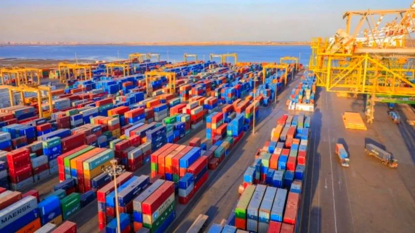 موانئ عدن تتخذ اجراء حازما ضد الحوثيين (قرارات)