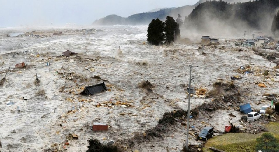 تسونامي وشيك بعد زلزال عنيف بعمق البحر (فيديو)