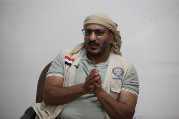 سقطة أخلاقية مريعة لطارق تستفز اليمنيين (صور)