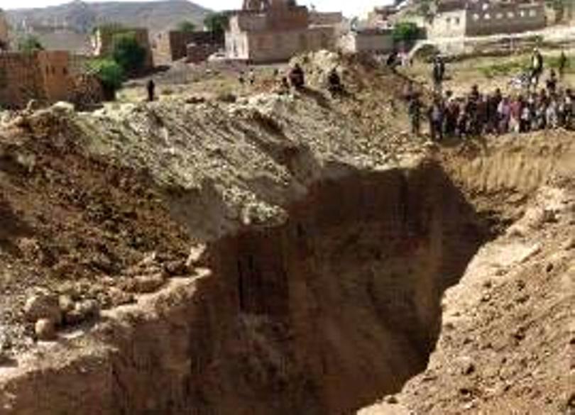 انقاذ 15 يمنيا دفنهم انهيار حفريات بئر بإعجوبة (صور)