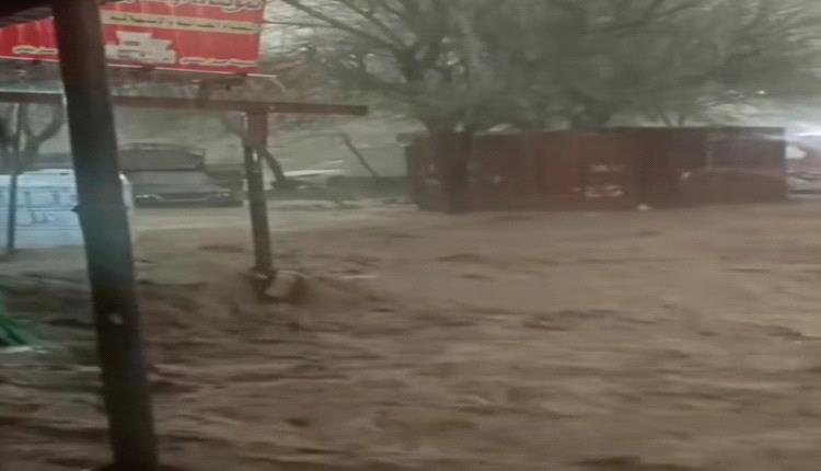 السيول تبتلع مدينة يمنية (صور)
