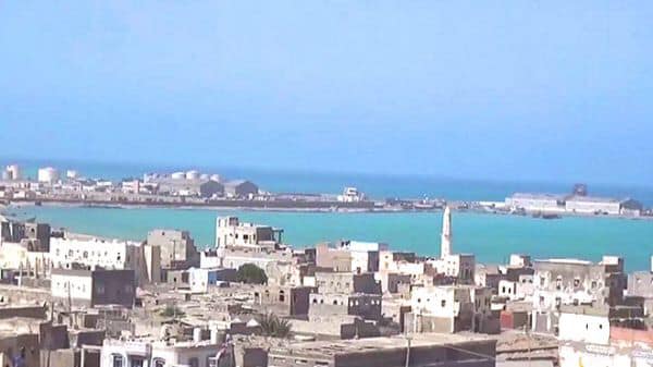 توتر في مدينة المخا ينذر بانتفاضة وشيكة وهذا السبب