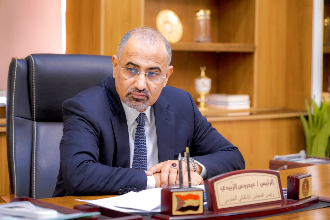 الزبيدي يستفز الجيش الوطني بهذا التصريح الذي يكشف خطراً وشيكاً