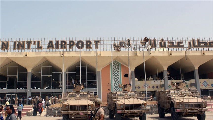 شاهد .. الكتائب المُعدة لاستقبال العليمي بمطار عدن (فيديو)