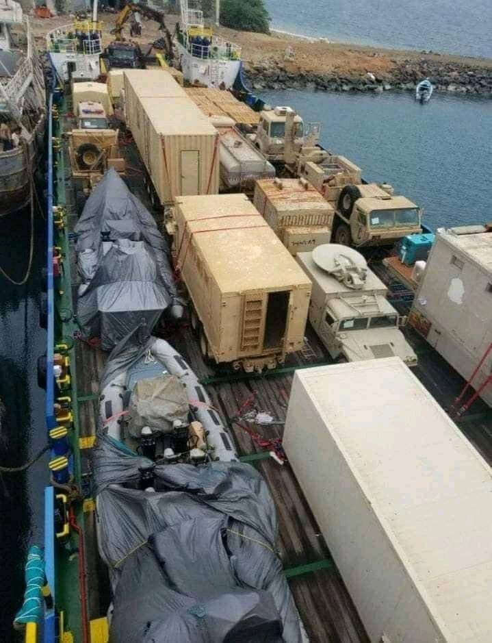 مسؤول بالشرعية يكشف حقيقة محتوى السفينة الاماراتية (صور)