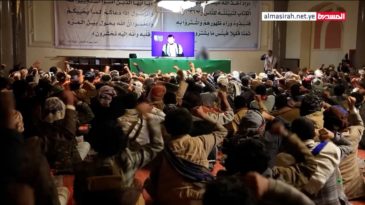 زعيم الحوثيين يظهر بمكان غريب وخطاب مفاجئ (صور)