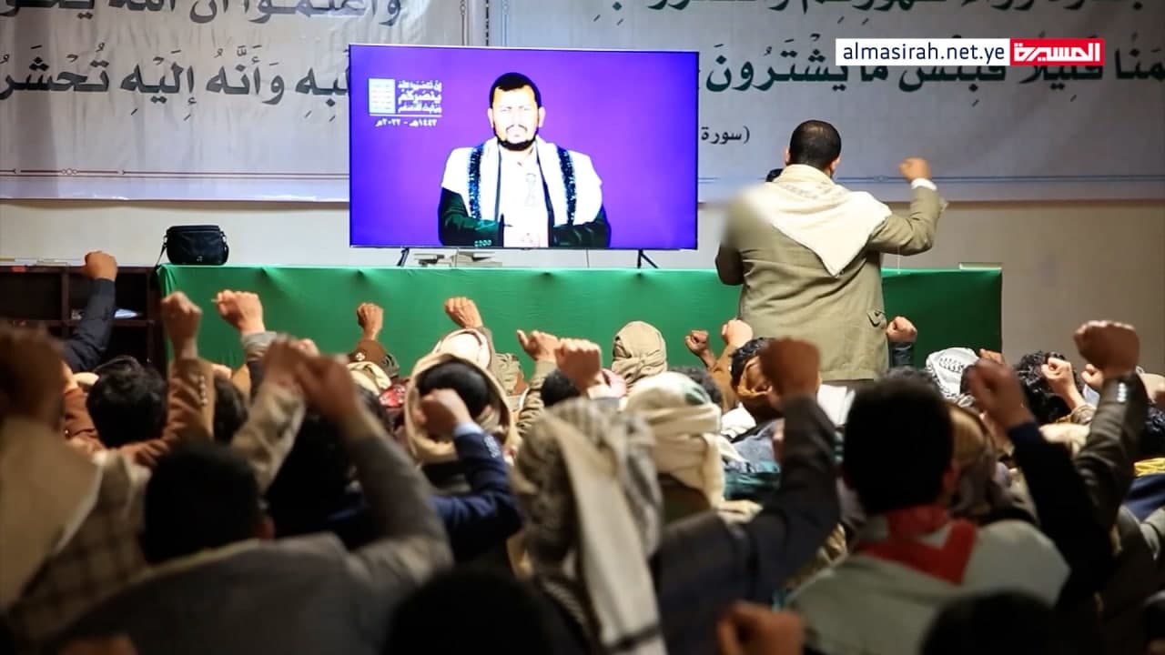 زعيم الحوثيين يظهر بمكان غريب وخطاب مفاجئ (صور)