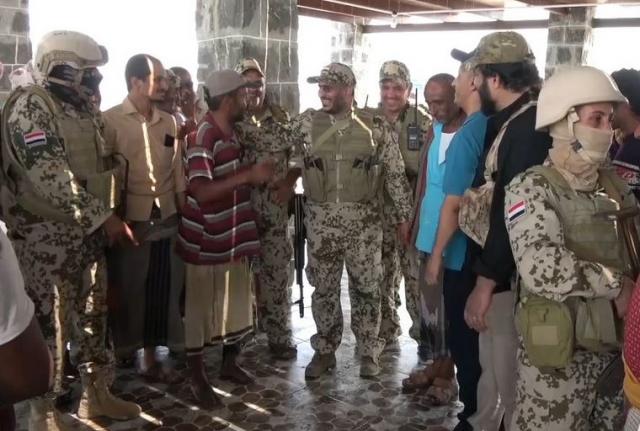 حراس طارق يعتقلون مسؤولا حكوميا ! (اسم + صورة)