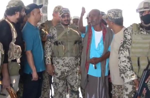حراس طارق يعتقلون مسؤولا حكوميا ! (اسم + صورة)