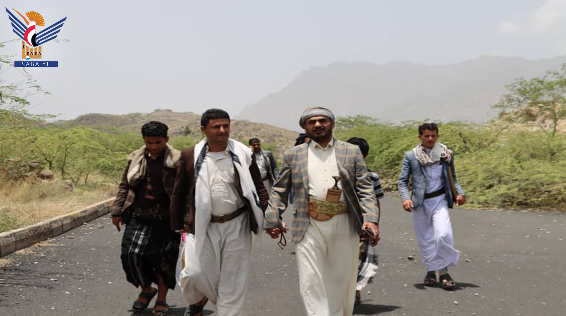الحوثيون يباشرون فتح هذه الطرقات إلى مدينة تعز (صور)