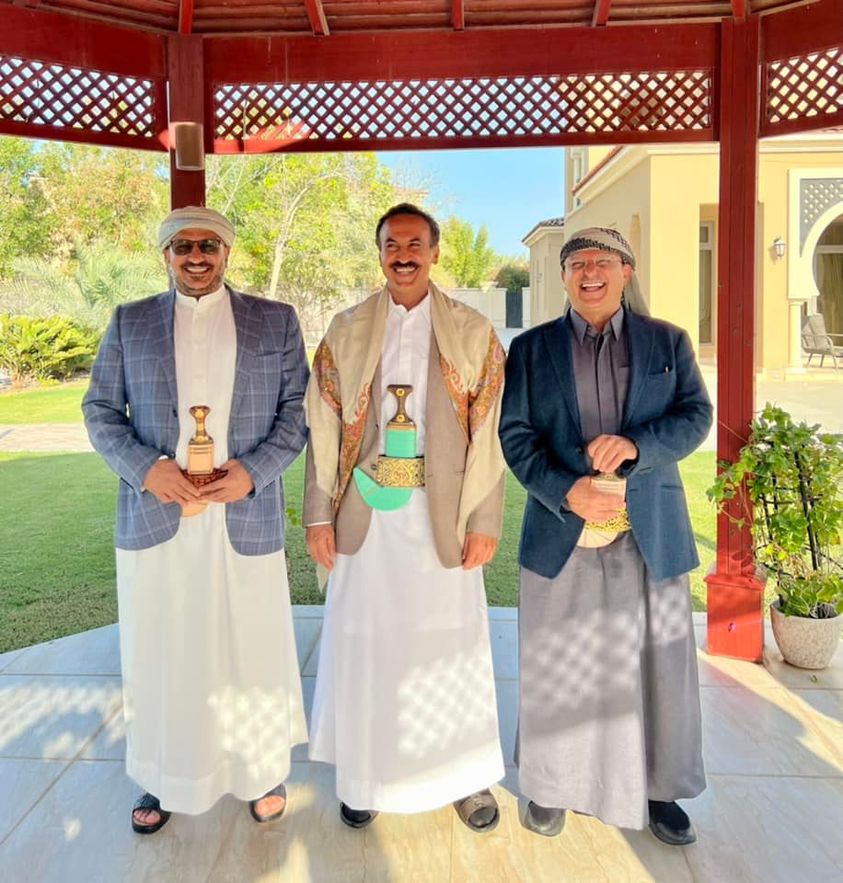تفاصيل اجتماع احمد علي مع أركان 