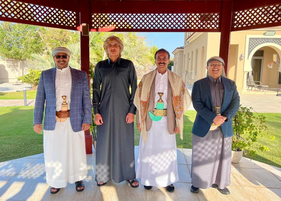 تفاصيل اجتماع احمد علي مع أركان 