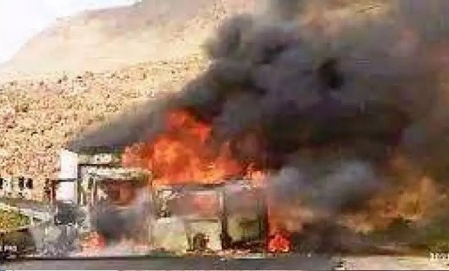 شاهد .. محرقة تحصد 13 مواطنا في تعز (صور)