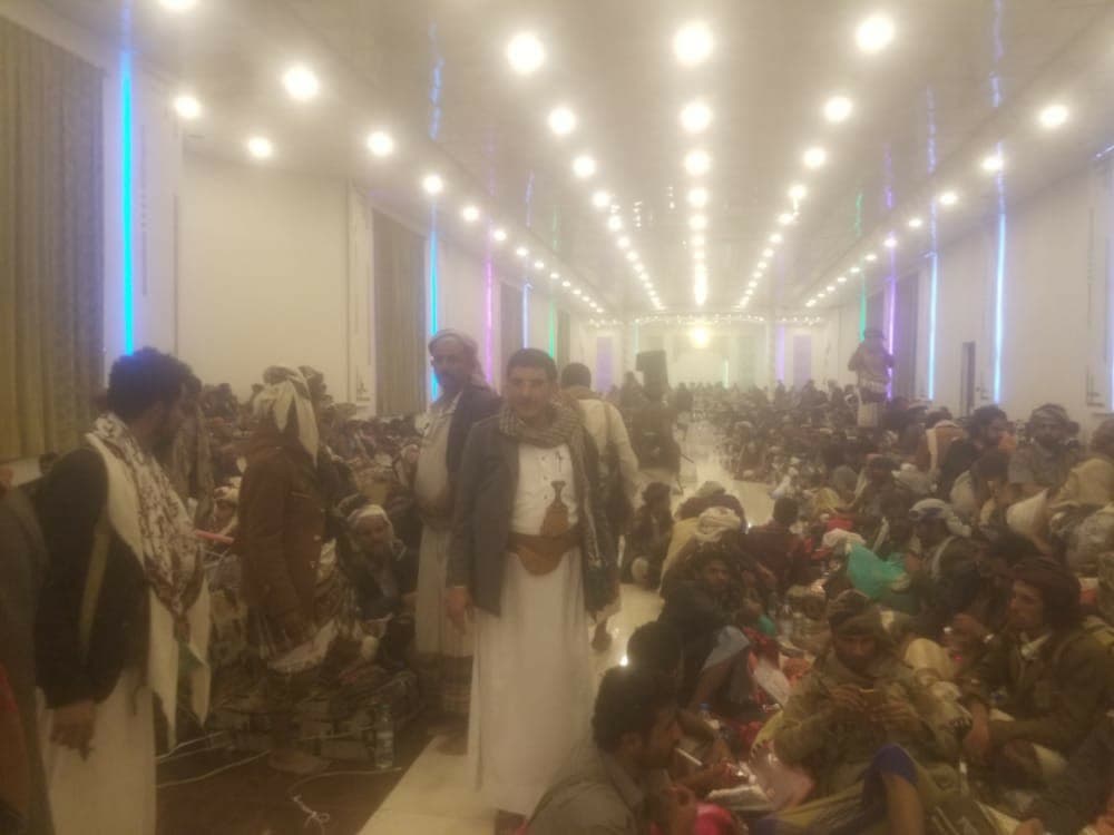 شاهد اين وكيف استقبل الحوثيين خونة عبيدة (صور)