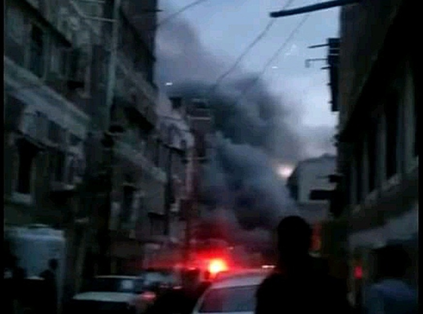 انفجارات متلاحقة وحريق كبير بصنعاء (صور)