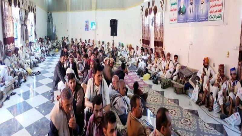 شاهد بماذا يكافئ الحوثيين مقاتليهم بالحدود (صور)