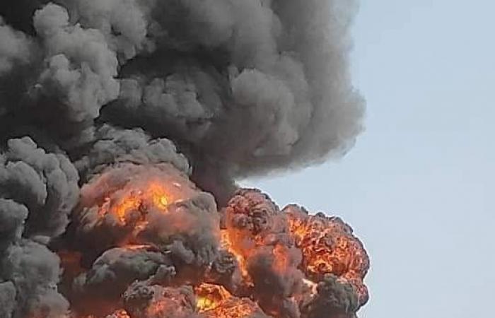 عمال يكشفون تفاصيل صادمة للحريق بميناء الزيت بالبريقة (صور) 