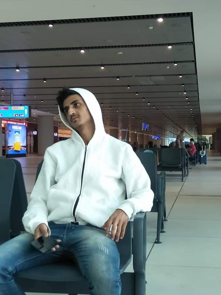 يمنيون معتكفون في مطار اسطنبول (صور)