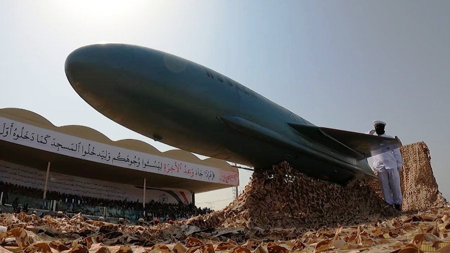 الحوثيون ينشرون صواريخ بحرية خطيرة (صور)