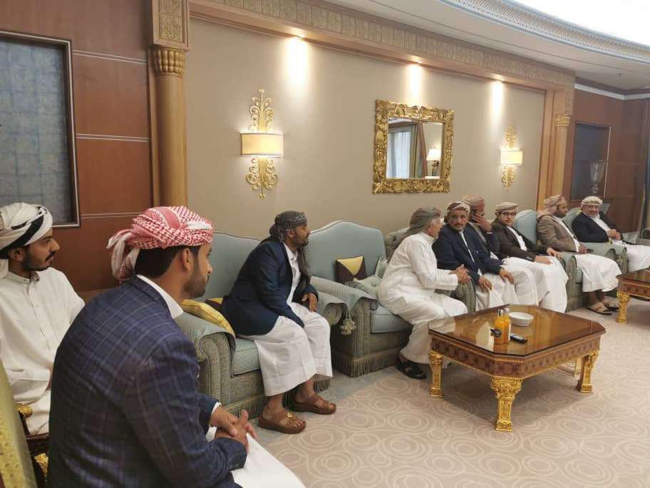 مشايخ عفاش بمارب يحتفلون بإسقاط الشرعية (صور)