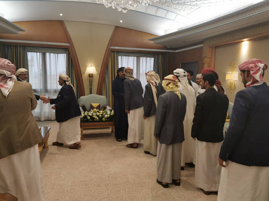 مشايخ عفاش بمارب يحتفلون بإسقاط الشرعية (صور)