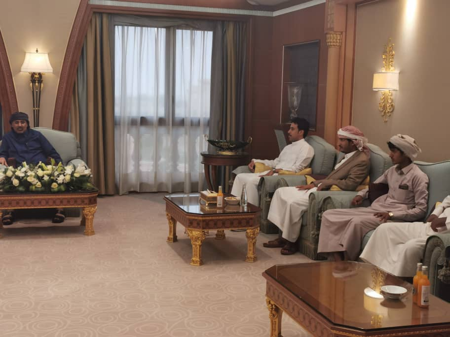 مشايخ عفاش بمارب يحتفلون بإسقاط الشرعية (صور)