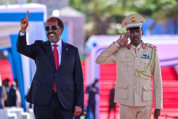 دولة عربية تطرد الامارات (صور)