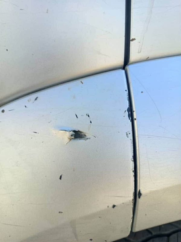 المليشيا تمطر مسؤولا بالرصاص (صور)