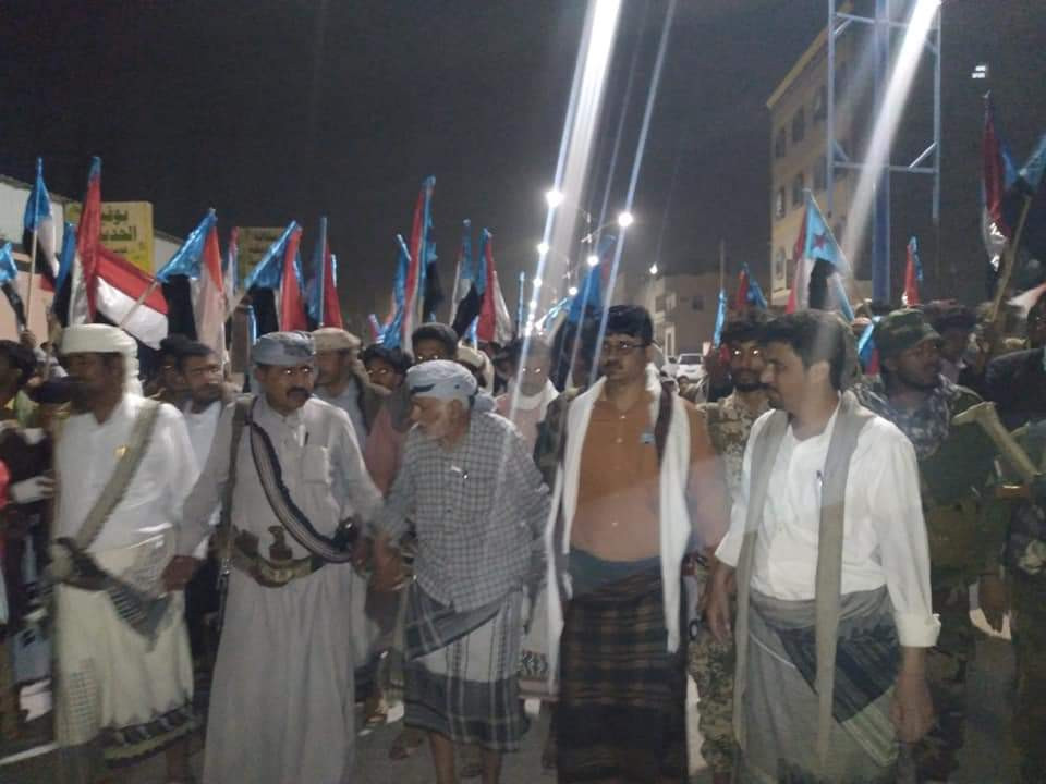 قوات طارق تفرق تظاهرة ضدها بالقنابل (صور)