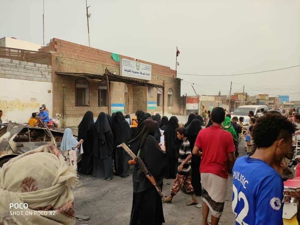 شاهد ثورة نسائية مسلحة بالساحل الغربي (فيديو)