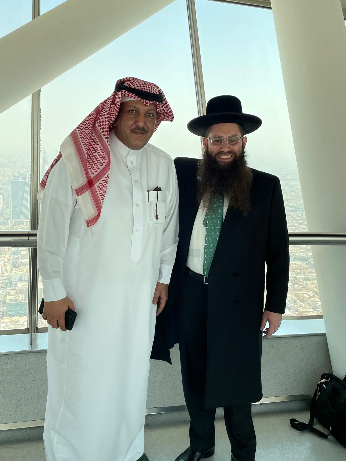 مشاهد صادمة لحخامات يهود بالسعودية (صور+فيديو)