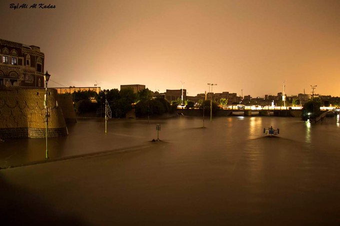 مشاهد مرعبة لغرق العاصمة صنعاء بسيول أمطار غير مسبوقة (صور - فيديو)