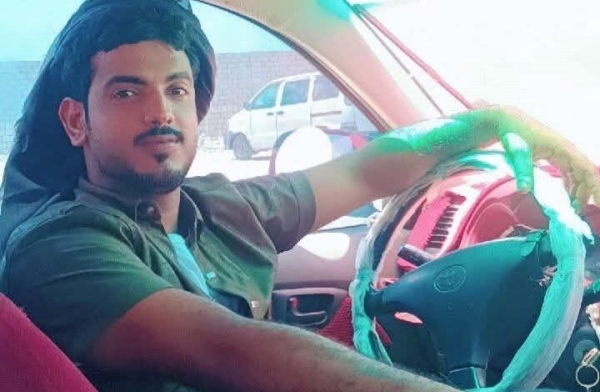 المليشيا تعدم شابا في الشارع! (صور)